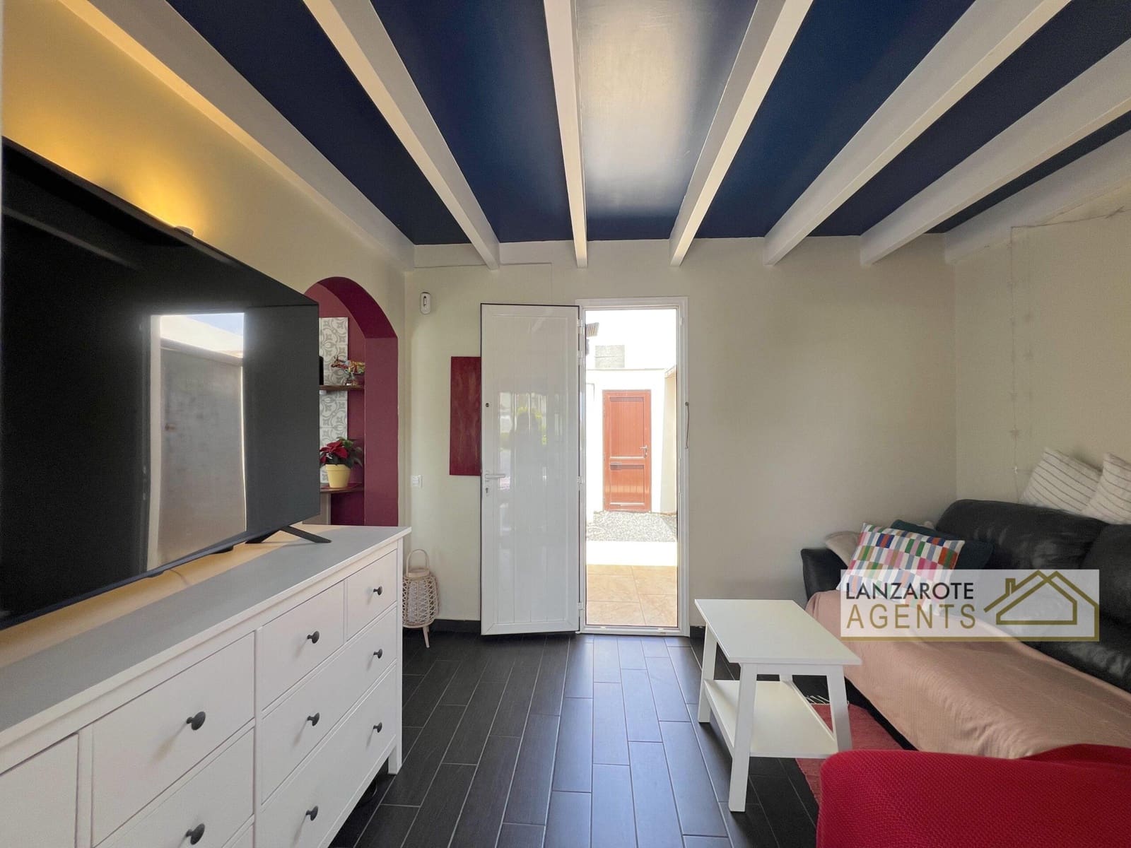 3 bedroom Villa for sale in Playa Blanca with garage - € 550,000 (Ref: 9795328)