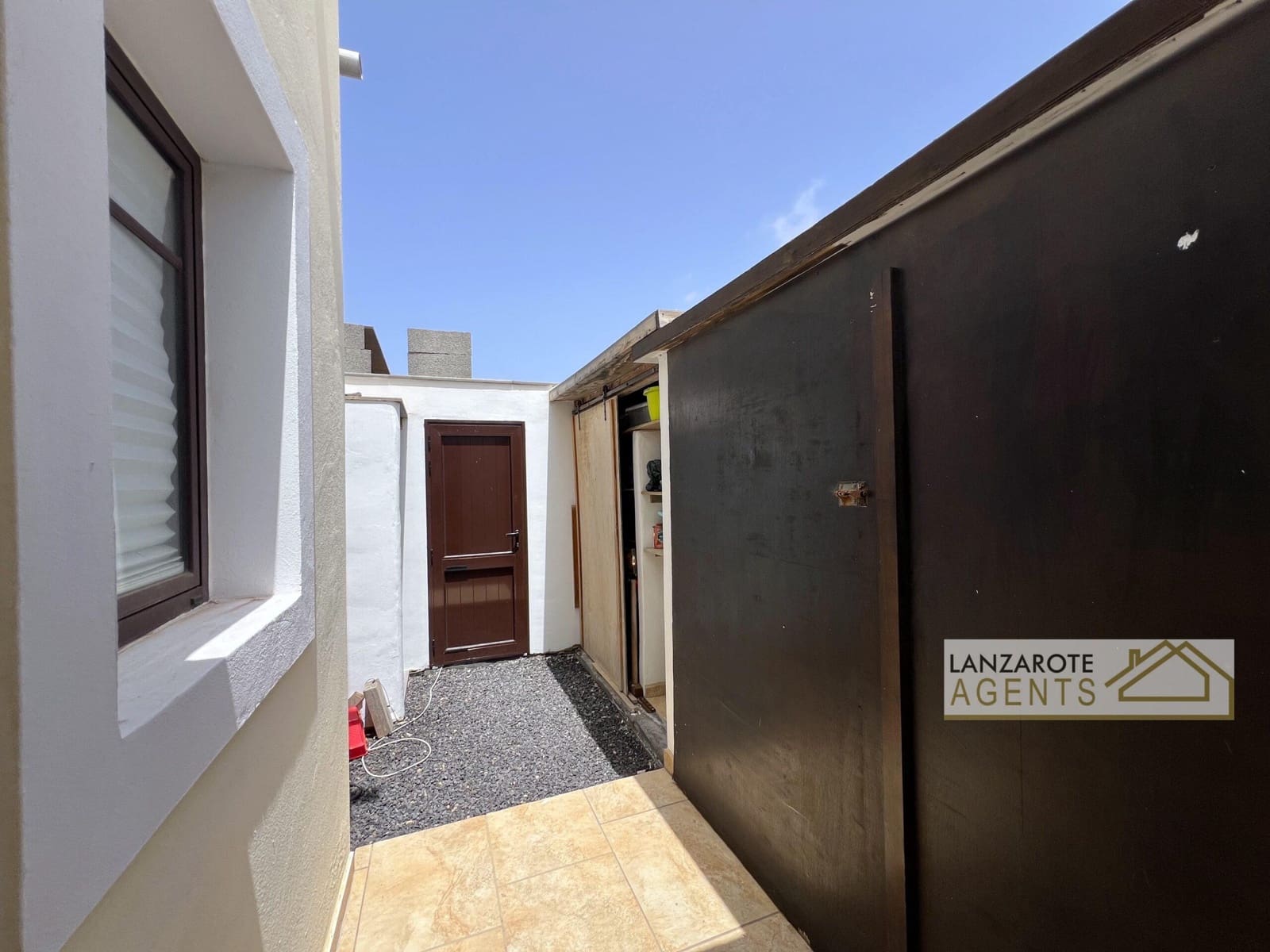 3 bedroom Villa for sale in Playa Blanca with garage - € 550,000 (Ref: 9795328)