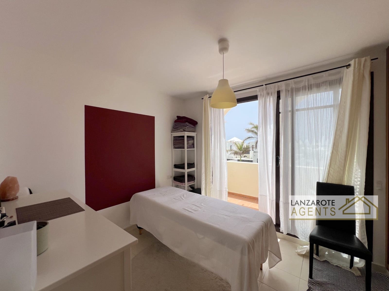 3 bedroom Villa for sale in Playa Blanca with garage - € 550,000 (Ref: 9795328)