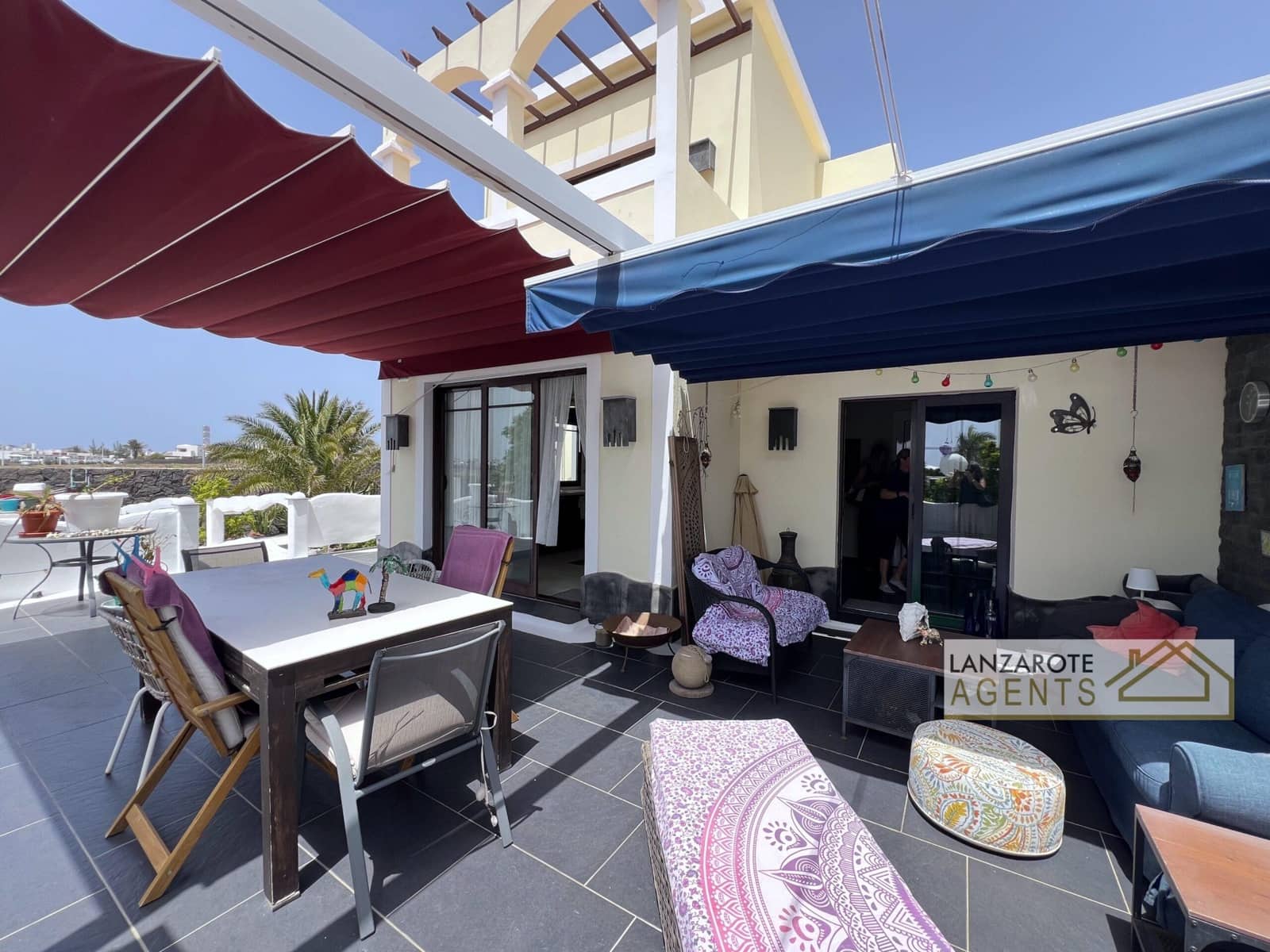 3 bedroom Villa for sale in Playa Blanca with garage - € 550,000 (Ref: 9795328)