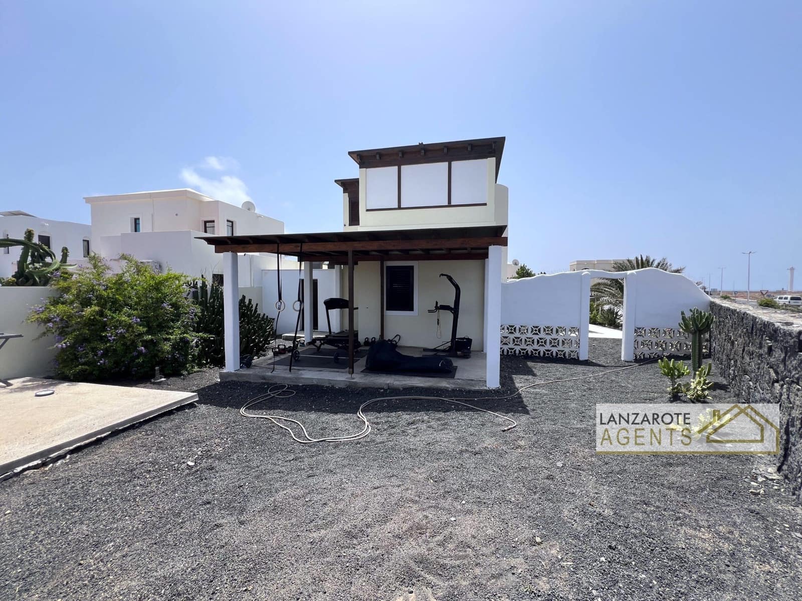 3 bedroom Villa for sale in Playa Blanca with garage - € 550,000 (Ref: 9795328)