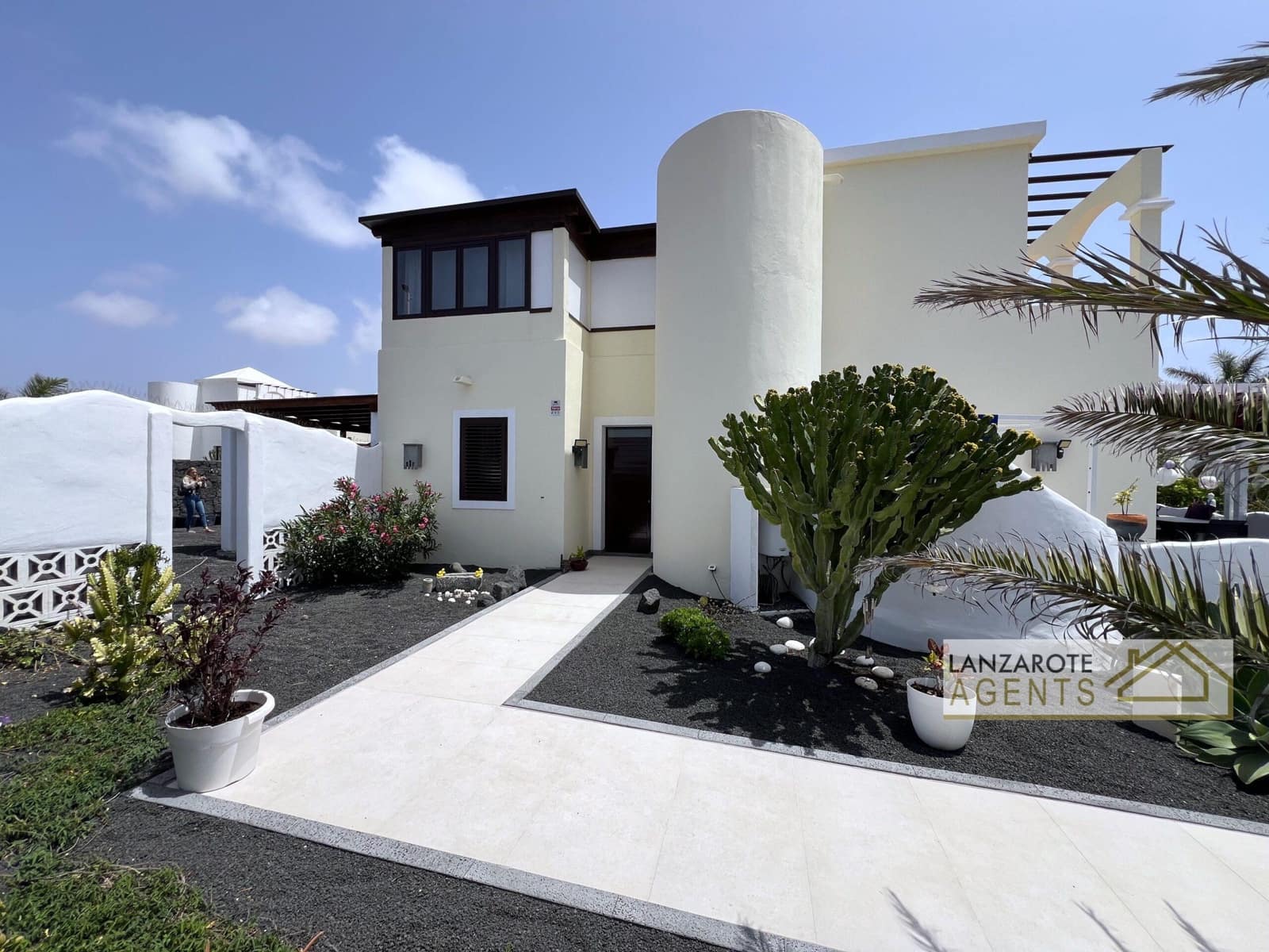 3 bedroom Villa for sale in Playa Blanca with garage - € 550,000 (Ref: 9795328)
