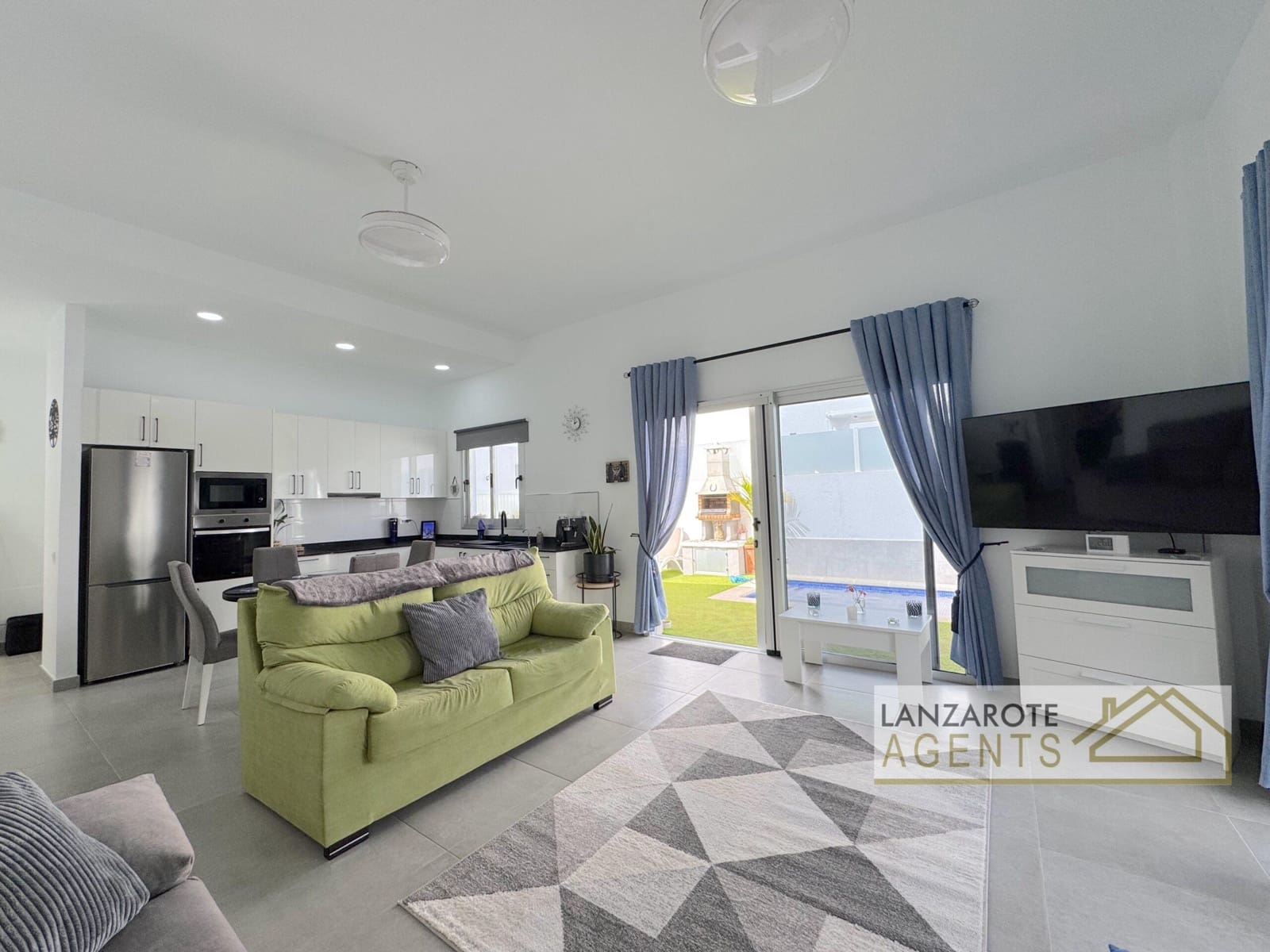 3 makuuhuone Huvila myytävänä paikassa Playa Blanca - 395 000 € (Ref: 9807003)