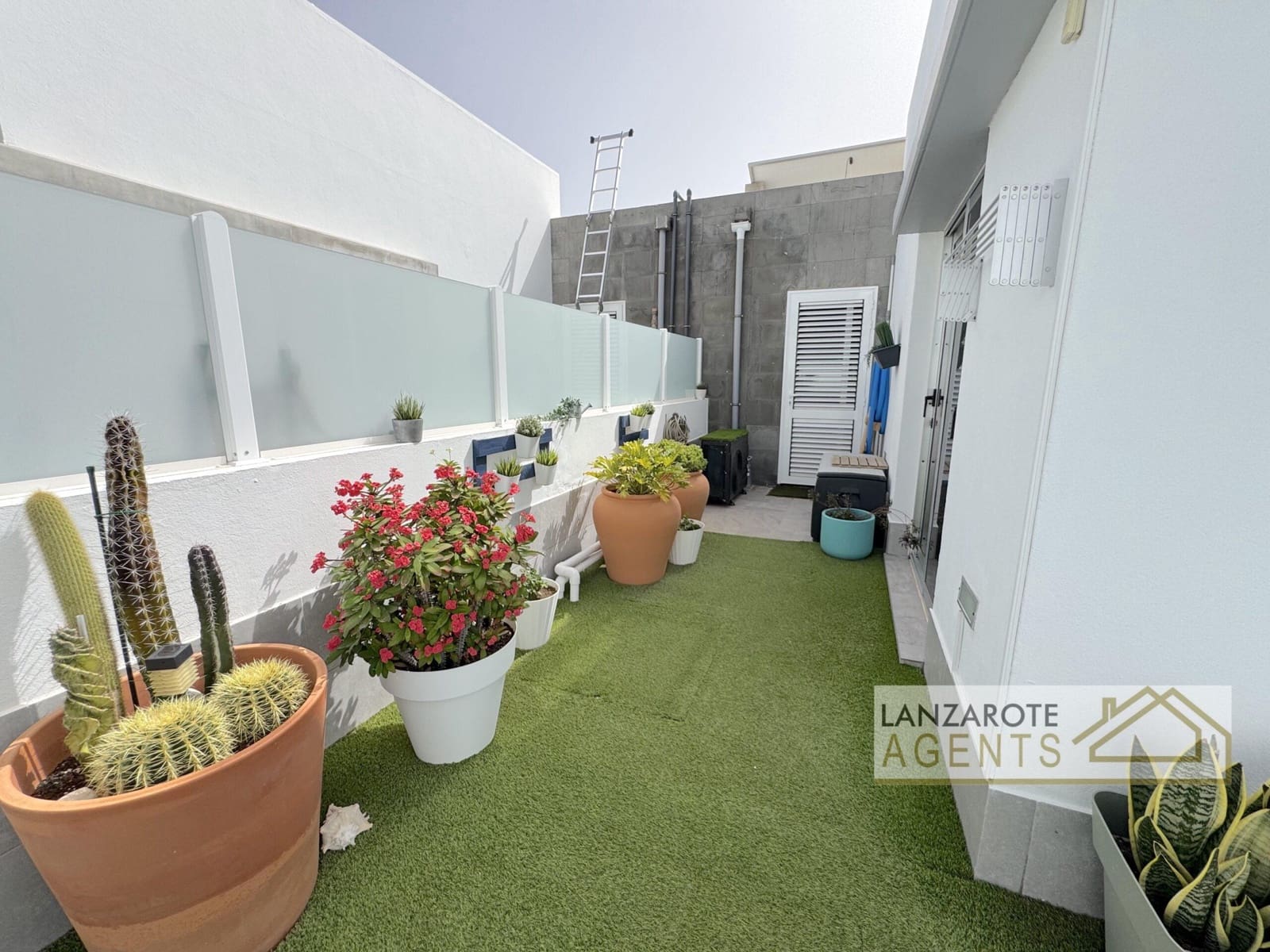 3 makuuhuone Huvila myytävänä paikassa Playa Blanca - 395 000 € (Ref: 9807003)