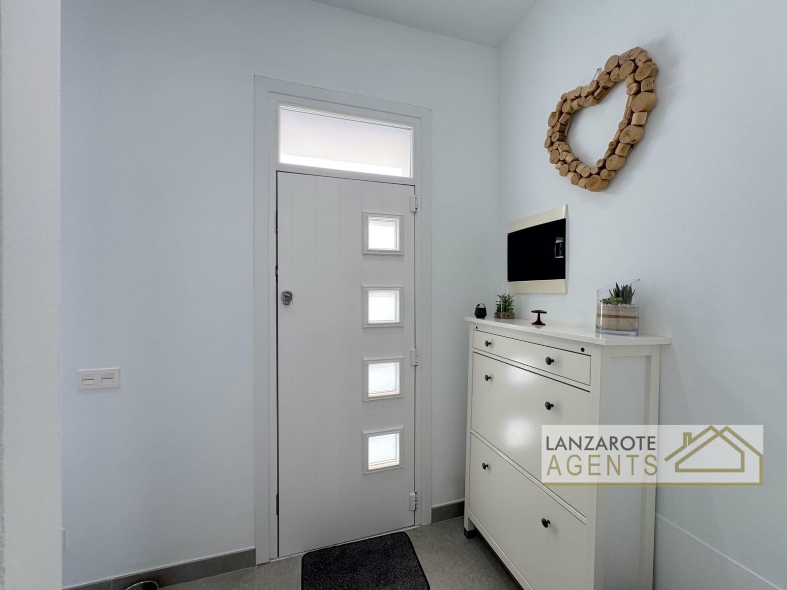 3 makuuhuone Huvila myytävänä paikassa Playa Blanca - 395 000 € (Ref: 9807003)