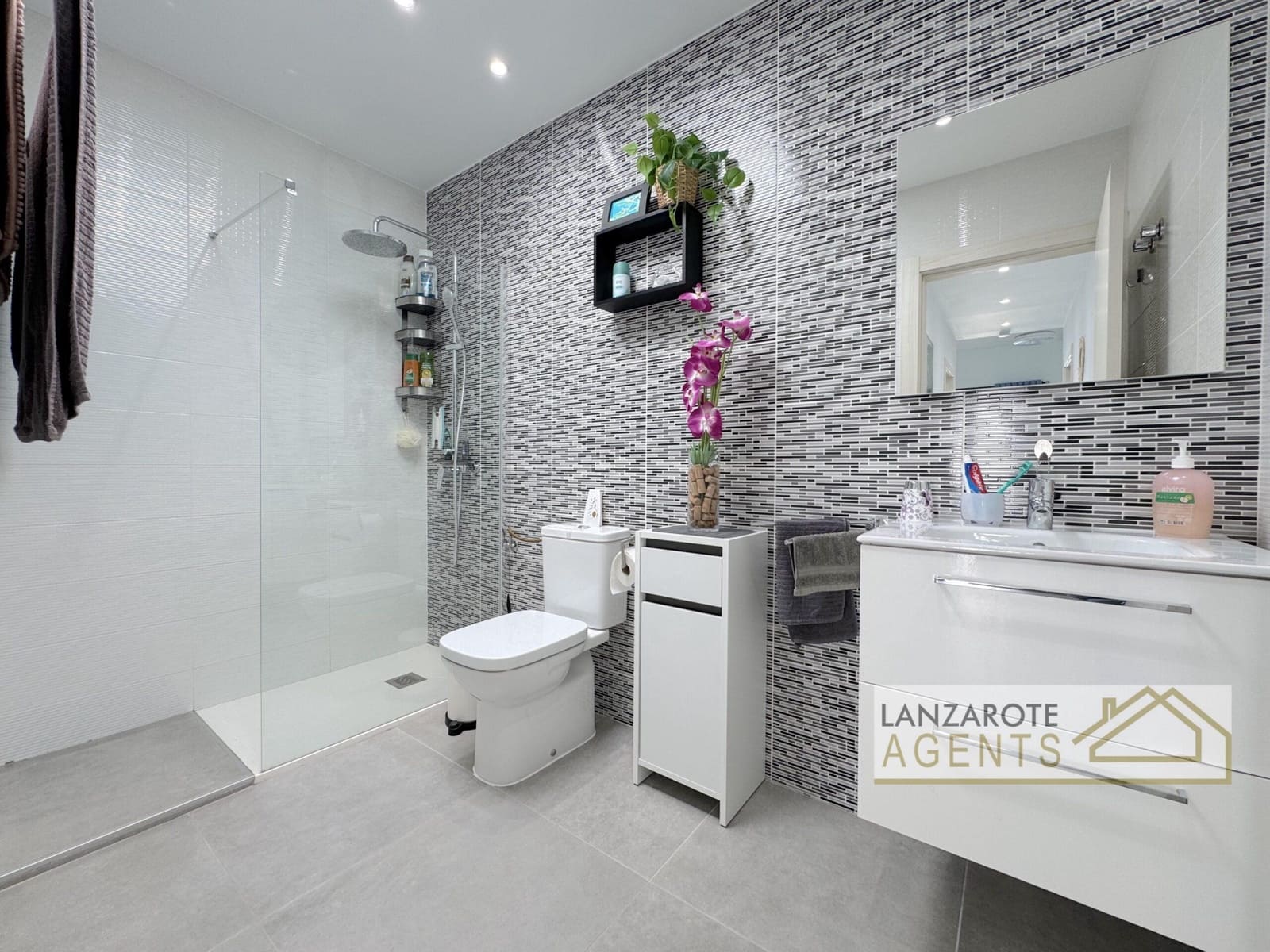 3 makuuhuone Huvila myytävänä paikassa Playa Blanca - 395 000 € (Ref: 9807003)