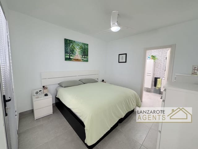 3 makuuhuone Huvila myytävänä paikassa Playa Blanca, Yaiza mukana uima-altaan - 395 000 € (Ref: 9807003)