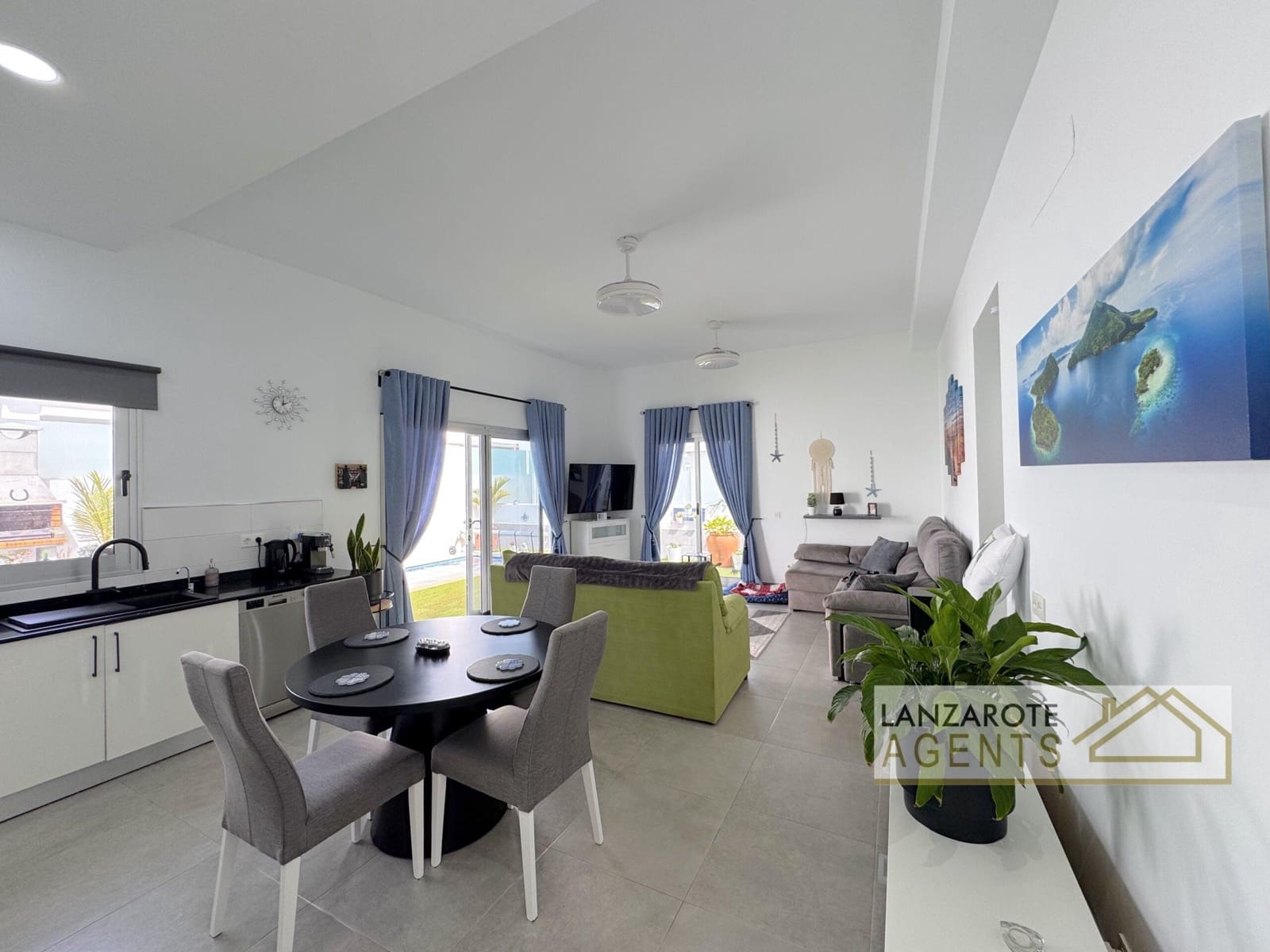 3 sovrum Villa till salu i Playa Blanca med pool - 395 000 € (Ref: 9807003)