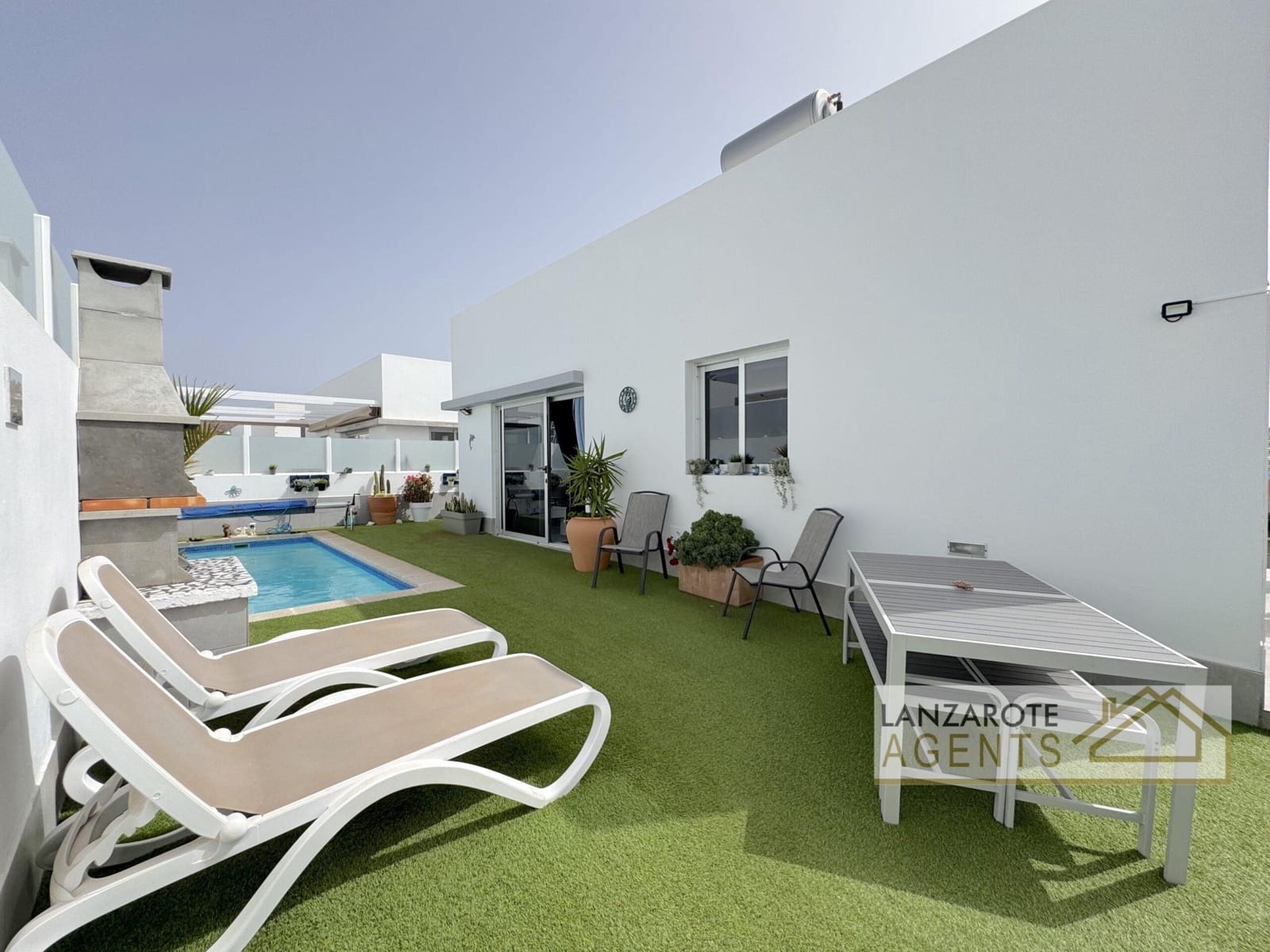 3 sovrum Villa till salu i Playa Blanca med pool - 395 000 € (Ref: 9807003)