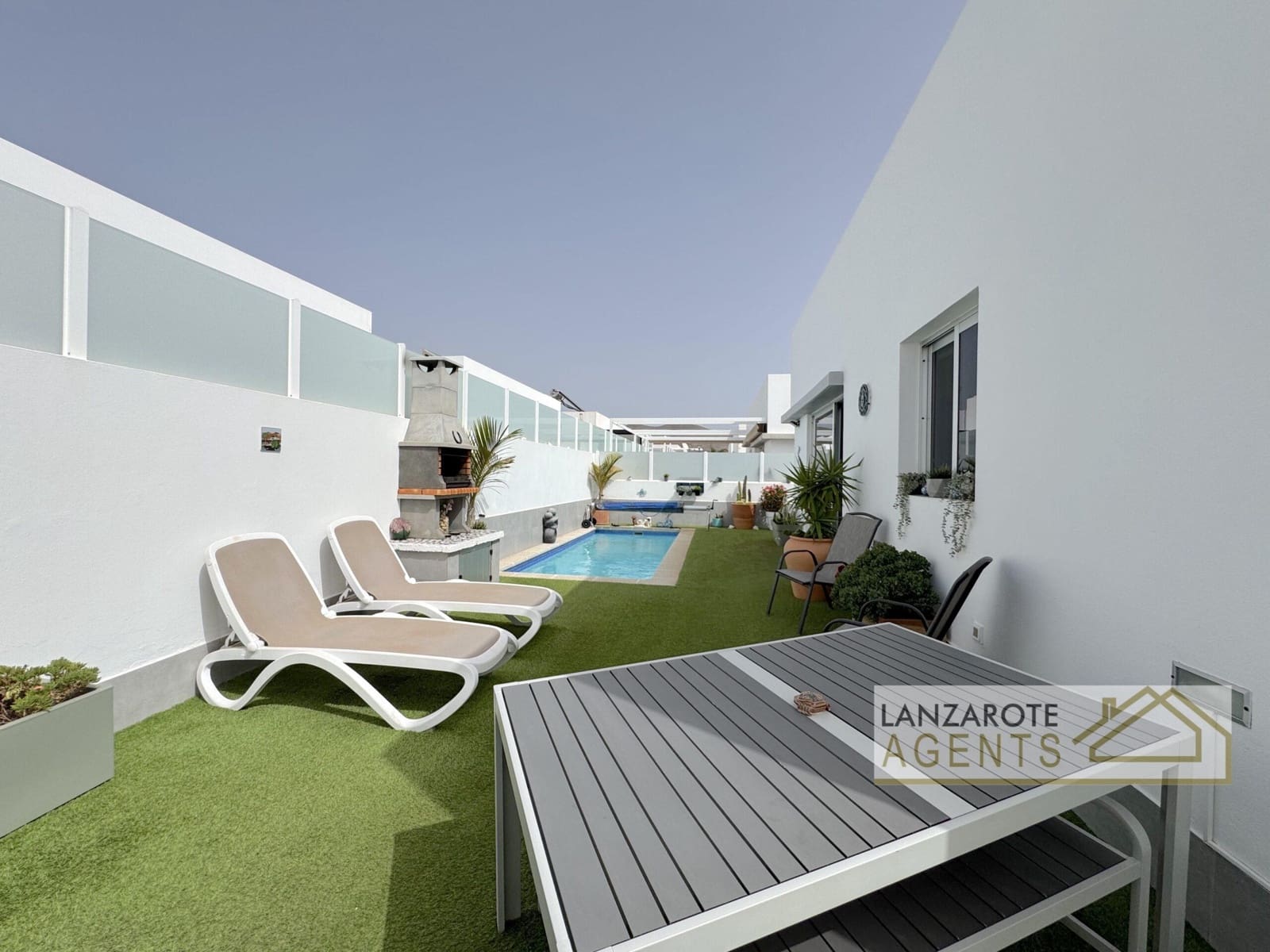 3 sovrum Villa till salu i Playa Blanca med pool - 395 000 € (Ref: 9807003)