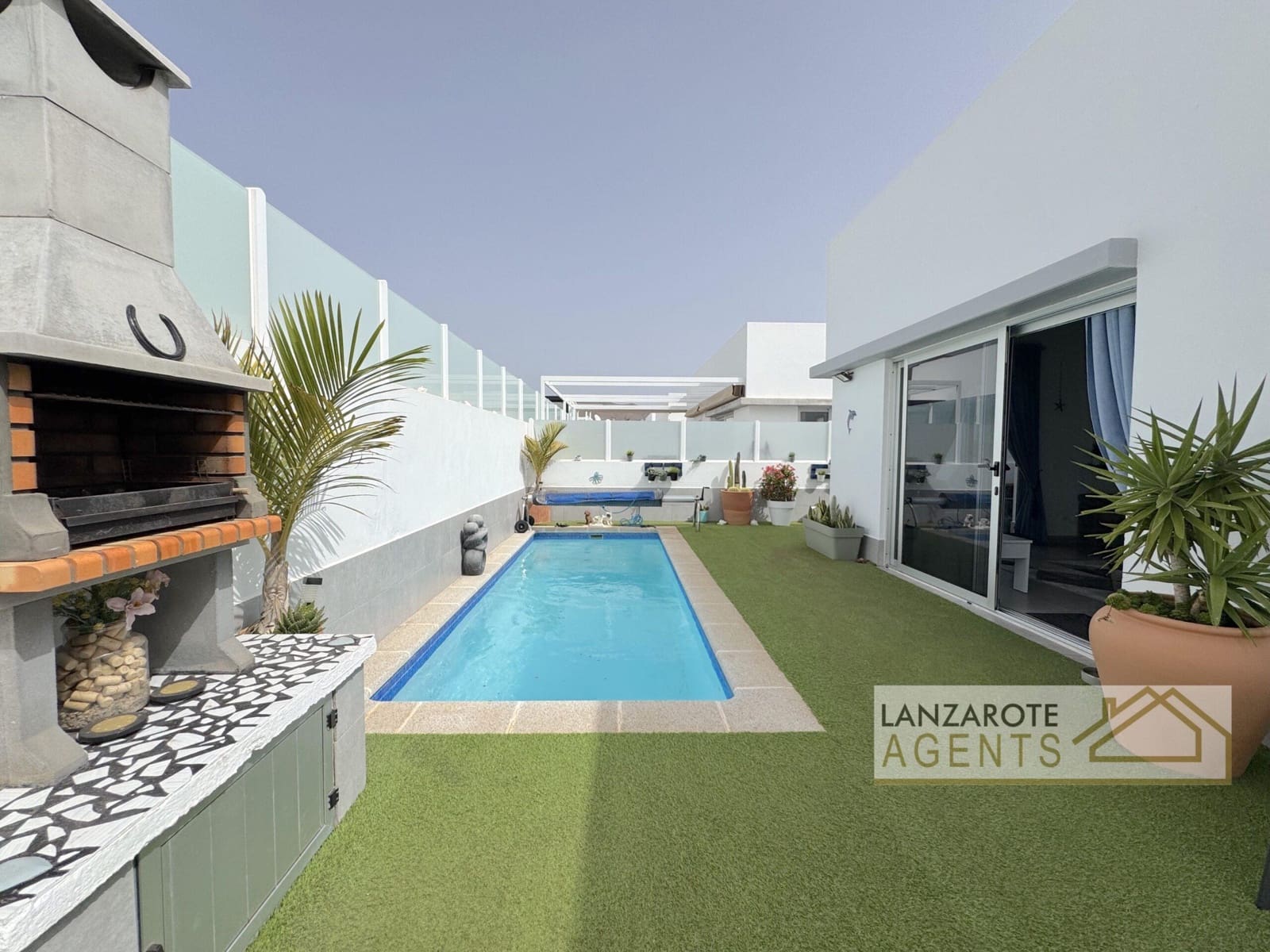 3 sovrum Villa till salu i Playa Blanca med pool - 395 000 € (Ref: 9807003)