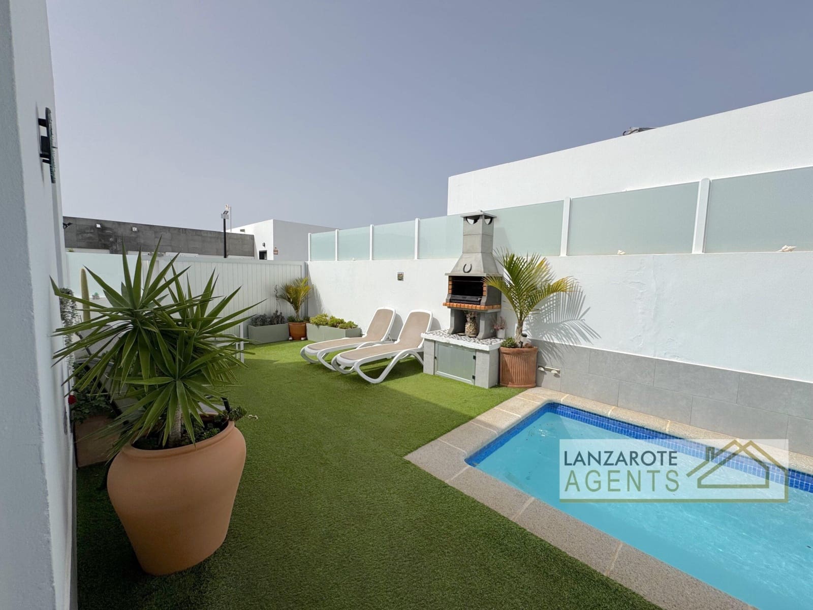 3 sovrum Villa till salu i Playa Blanca med pool - 395 000 € (Ref: 9807003)