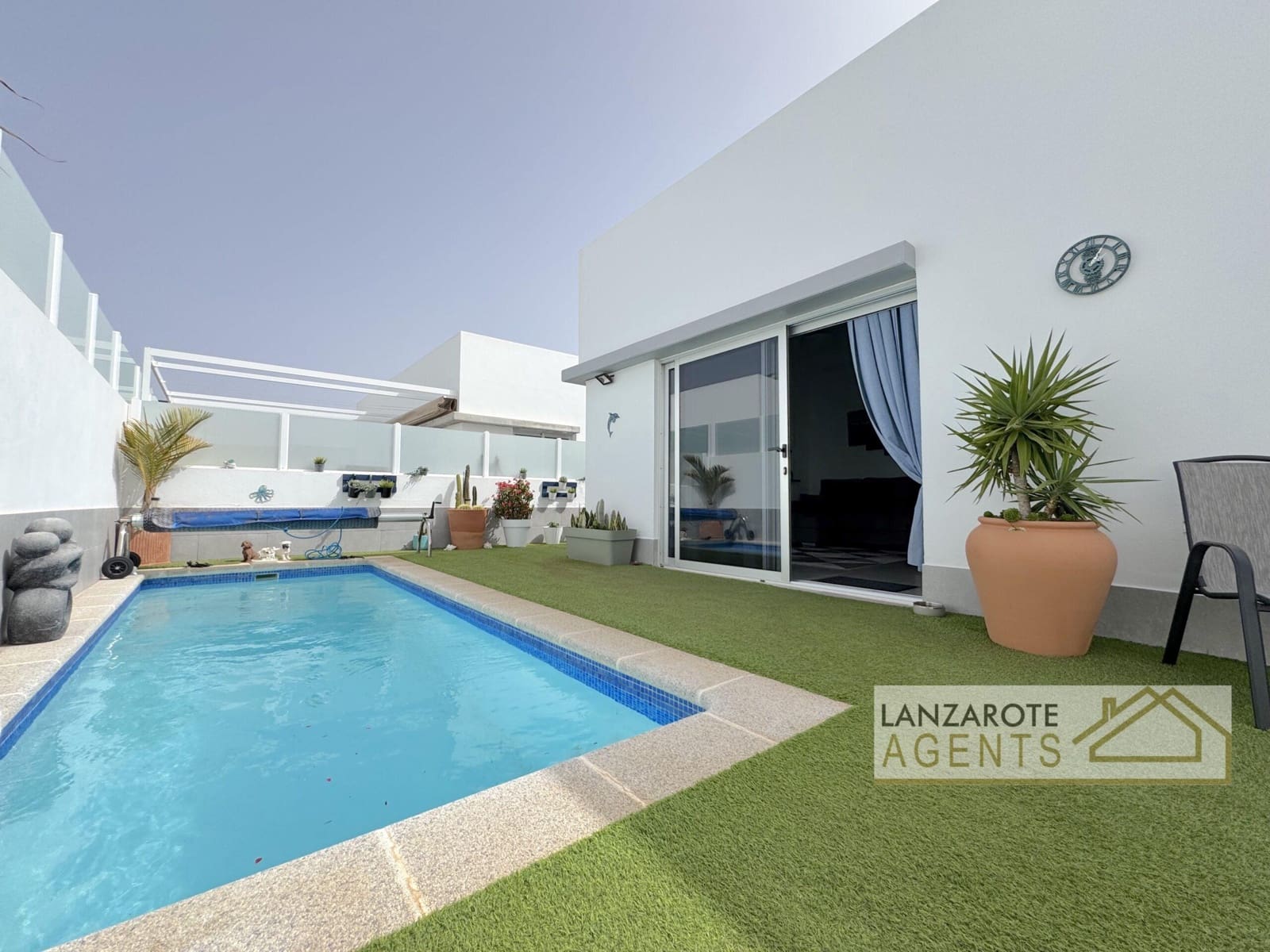 3 sovrum Villa till salu i Playa Blanca med pool - 395 000 € (Ref: 9807003)