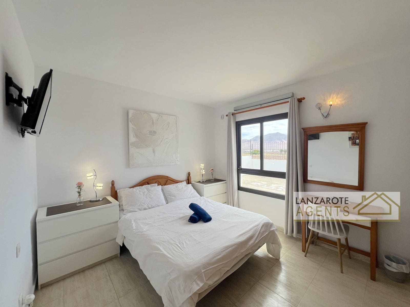 3 bedroom Villa for sale in Playa Blanca with pool - € 495,000 (Ref: 9838273)