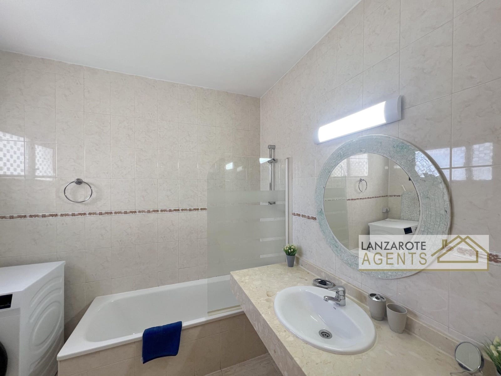 3 bedroom Villa for sale in Playa Blanca with pool - € 495,000 (Ref: 9838273)