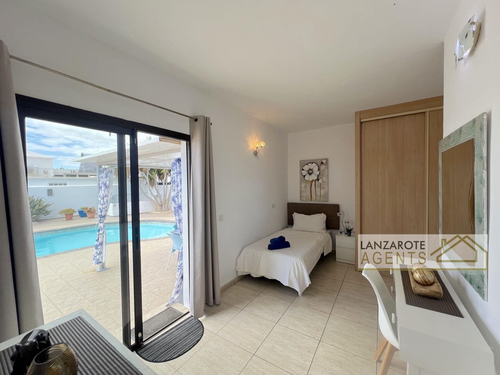 3 bedroom Villa for sale in Playa Blanca with pool - € 495,000 (Ref: 9838273)
