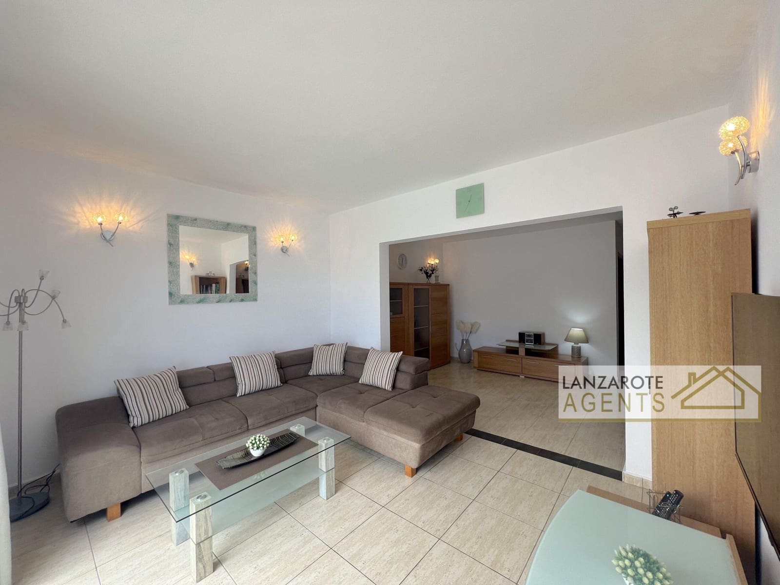 3 bedroom Villa for sale in Playa Blanca with pool - € 495,000 (Ref: 9838273)