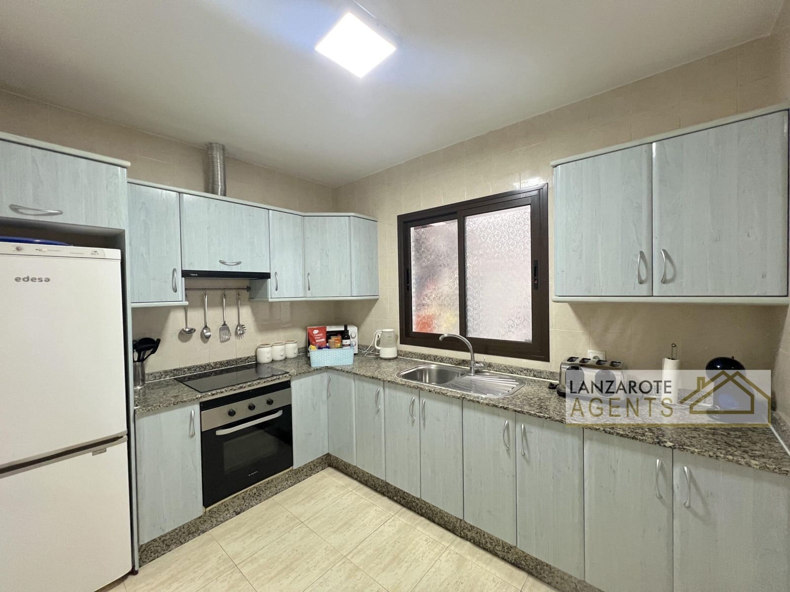 3 bedroom Villa for sale in Playa Blanca with pool - € 495,000 (Ref: 9838273)