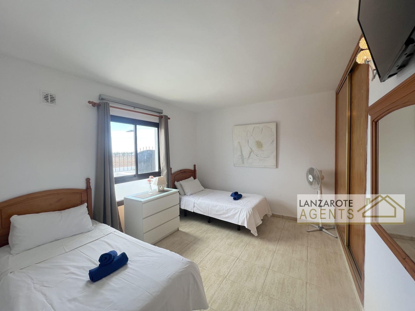 3 bedroom Villa for sale in Playa Blanca with pool - € 495,000 (Ref: 9838273)