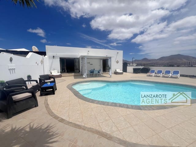 3 Zimmer Villa zu verkaufen in Playa Blanca, Yaiza mit Pool - 495.000 € (Ref: 9838273)