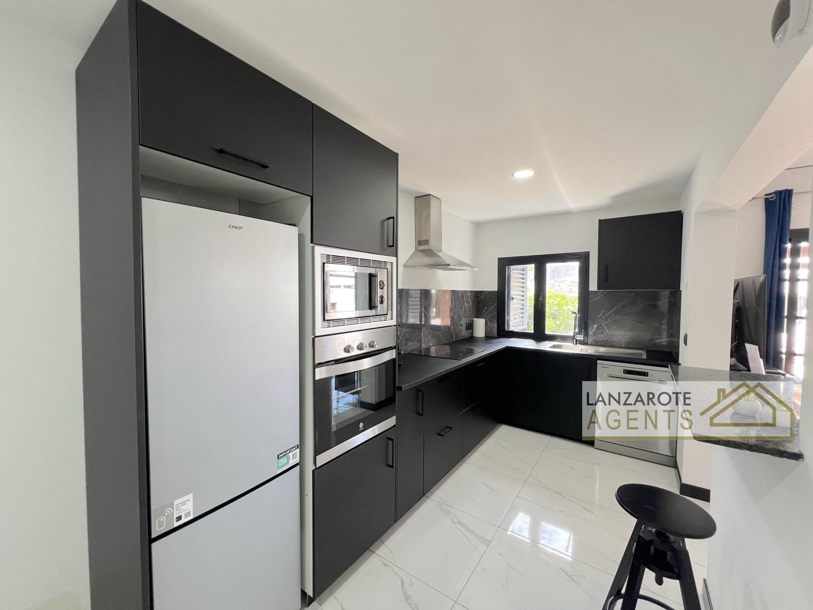 3 bedroom Villa for sale in Playa Blanca with pool - € 570,000 (Ref: 9839843)