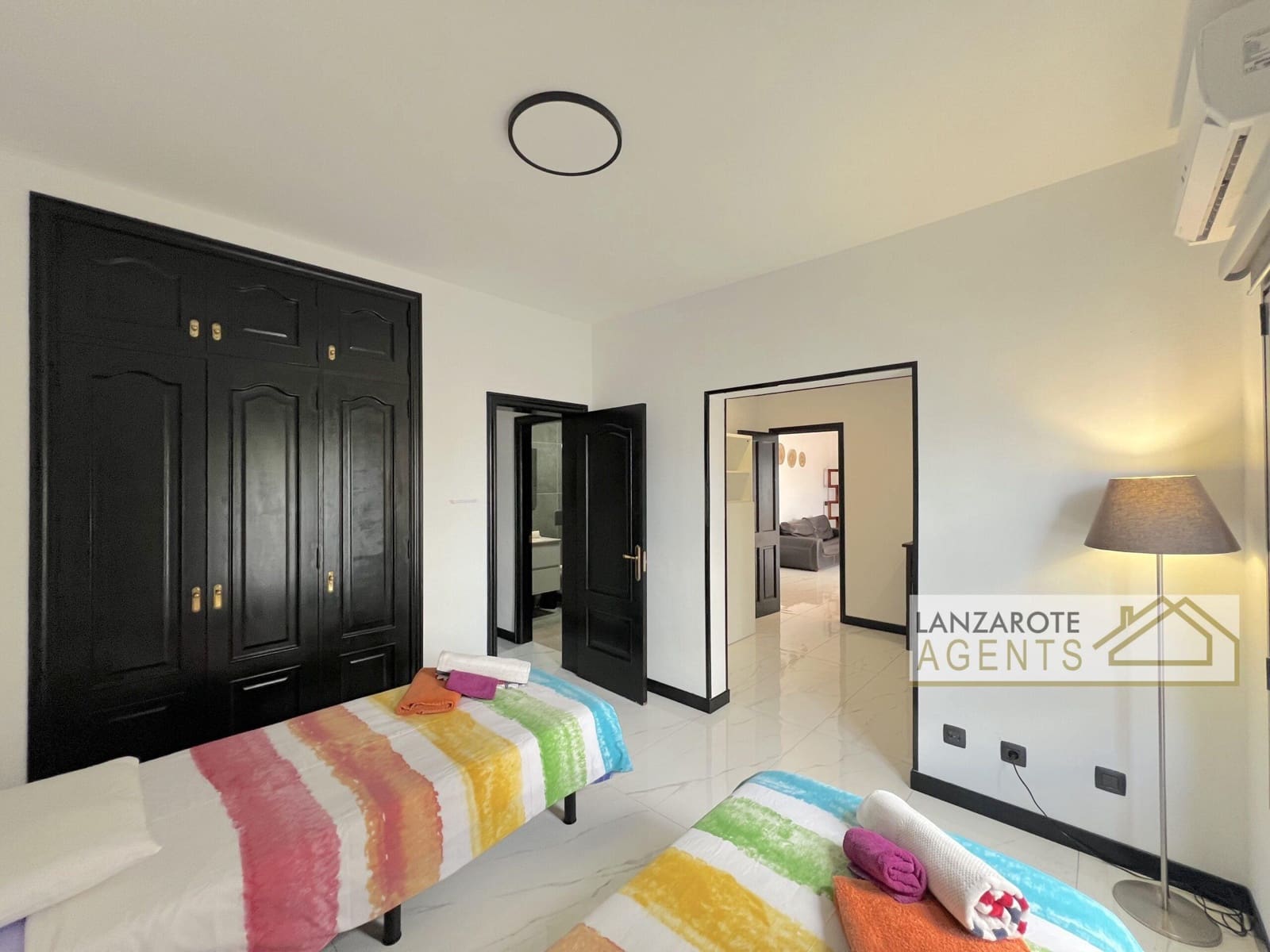 3 bedroom Villa for sale in Playa Blanca with pool - € 570,000 (Ref: 9839843)