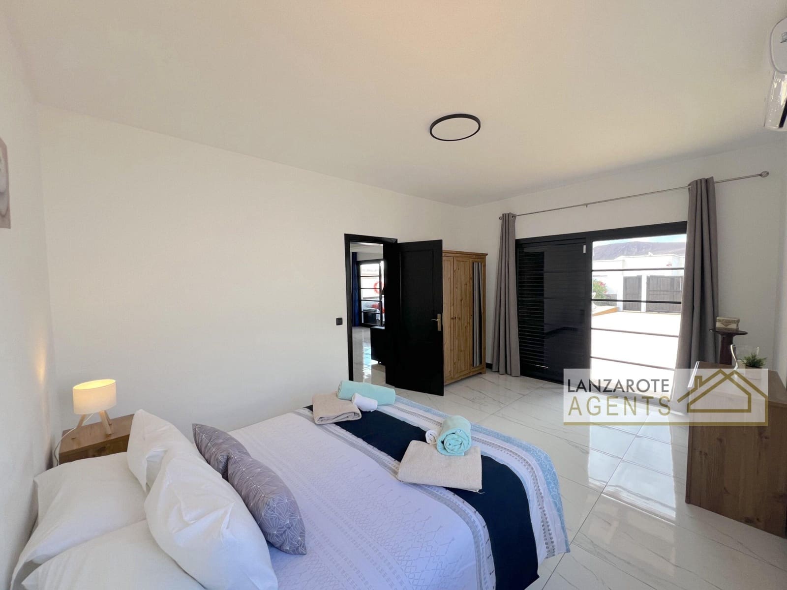 3 bedroom Villa for sale in Playa Blanca with pool - € 570,000 (Ref: 9839843)