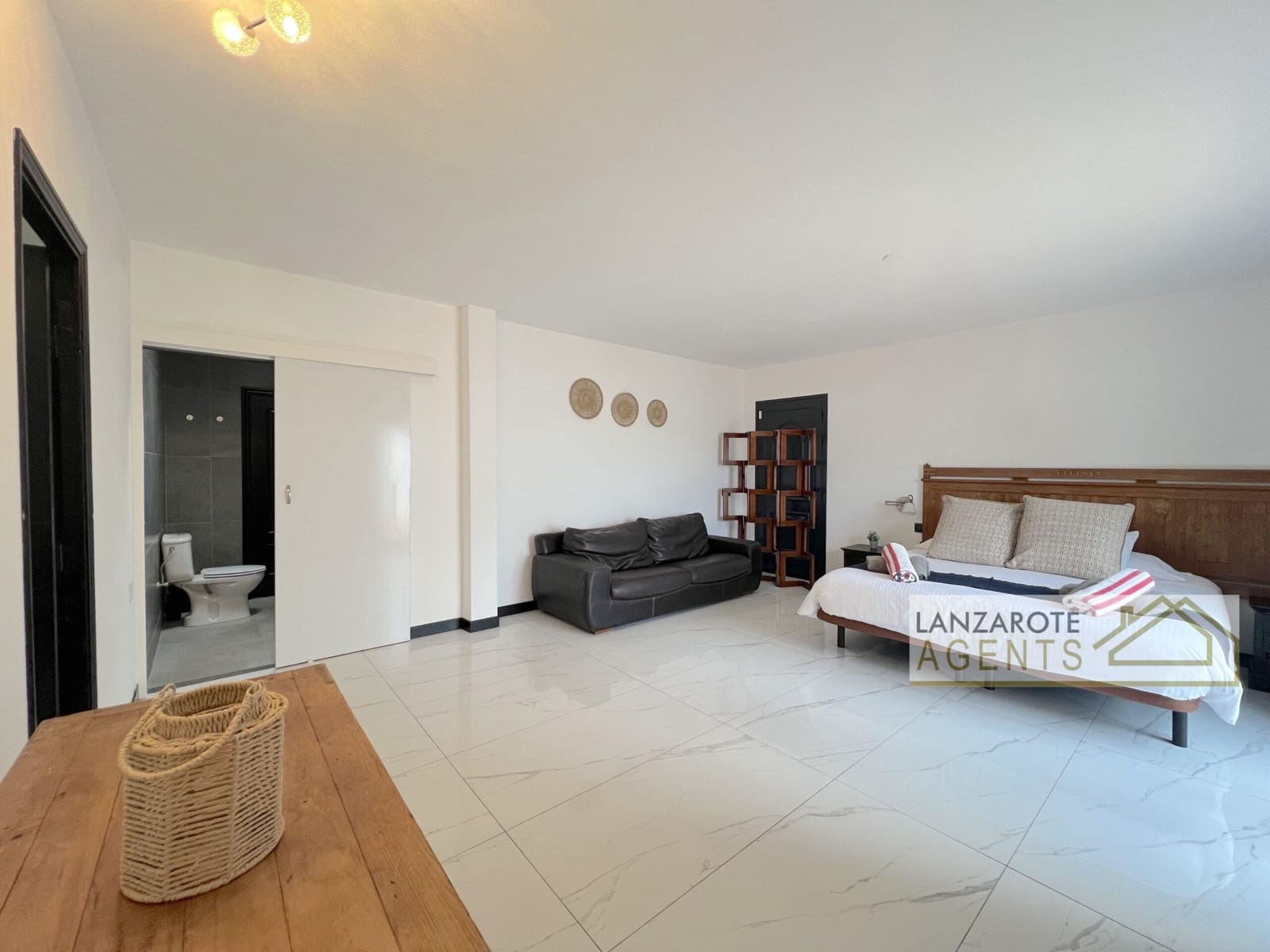 3 bedroom Villa for sale in Playa Blanca with pool - € 570,000 (Ref: 9839843)