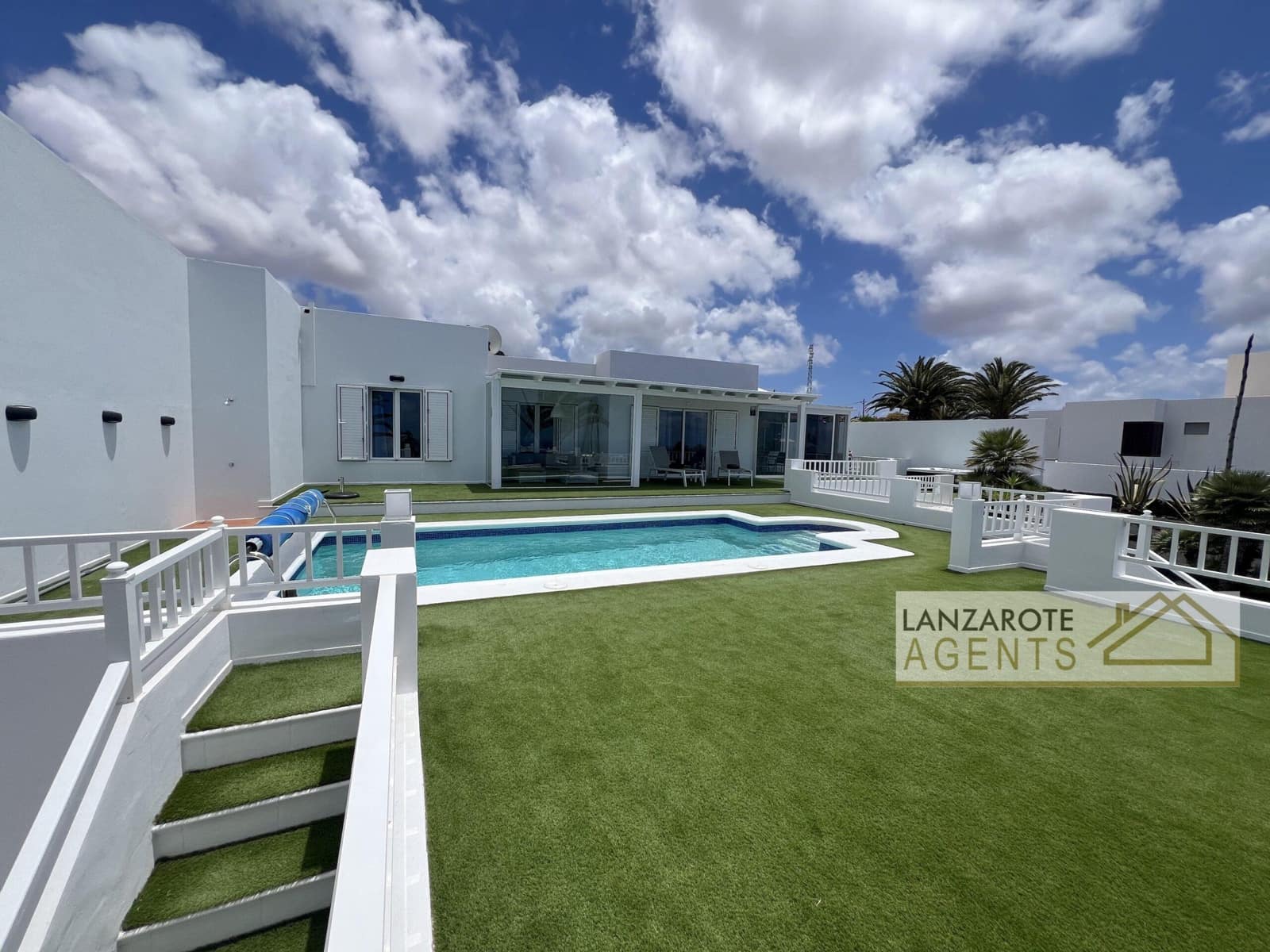 3 bedroom Villa for sale in Las Brenas with pool garage - € 775,000 (Ref: 9853038)