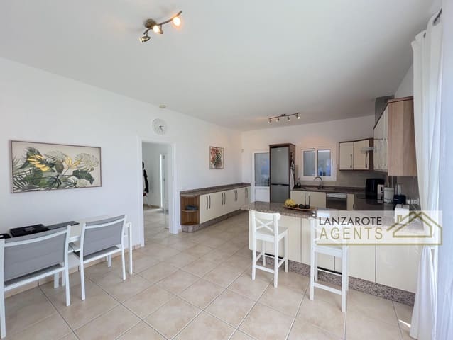 3 chambre Villa/Maison à vendre à Las Brenas, Yaiza avec piscine garage - 775 000 € (Ref: 9853038)