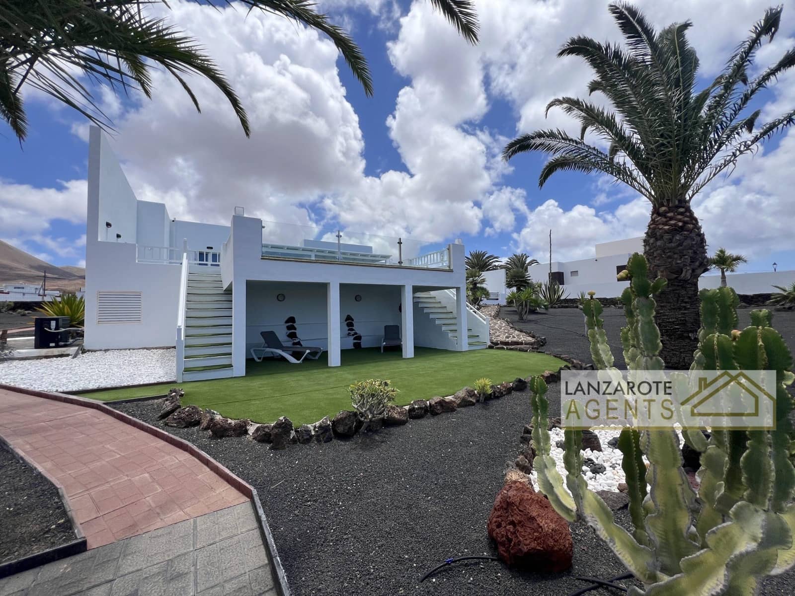 3 bedroom Villa for sale in Las Brenas with pool garage - € 775,000 (Ref: 9853038)