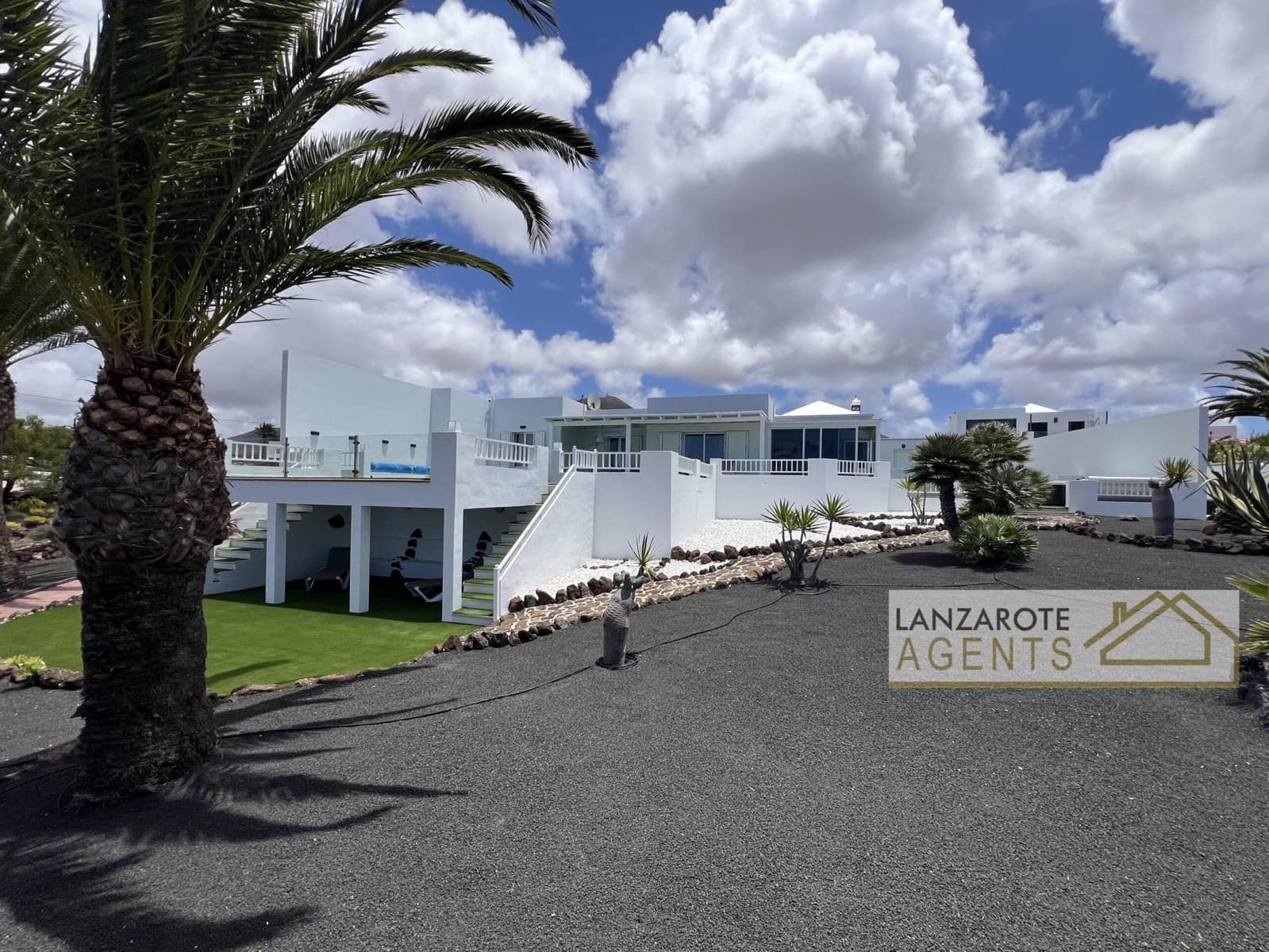 3 bedroom Villa for sale in Las Brenas with pool garage - € 775,000 (Ref: 9853038)