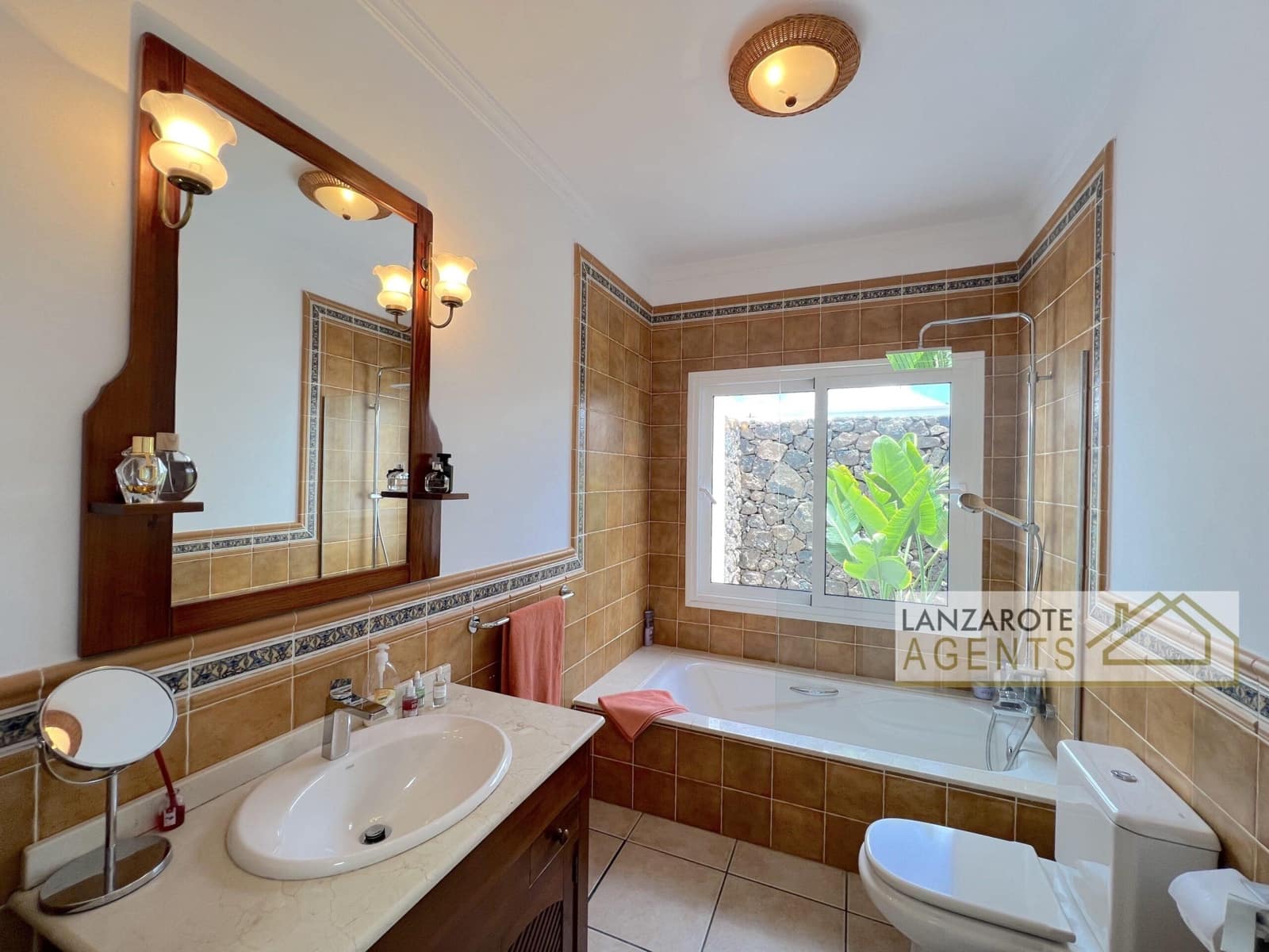 3 bedroom Villa for sale in Las Brenas with pool garage - € 775,000 (Ref: 9853038)