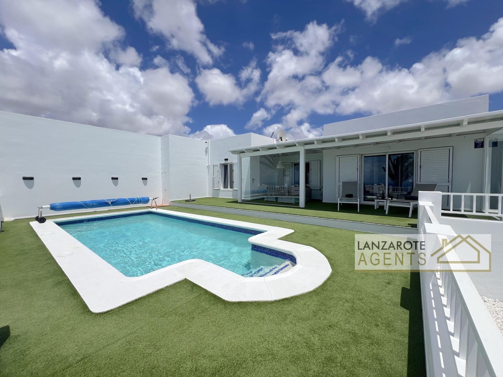 3 bedroom Villa for sale in Las Brenas with pool garage - € 775,000 (Ref: 9853038)