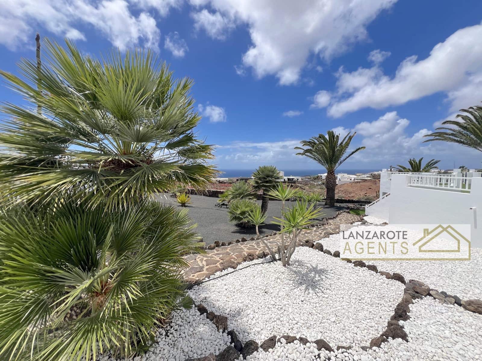 3 bedroom Villa for sale in Las Brenas with pool garage - € 775,000 (Ref: 9853038)