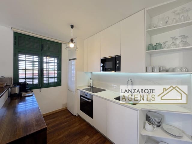 3 bedroom Villa for sale in Playa Blanca, Yaiza with pool garage - € 335,000 (Ref: 9885219)
