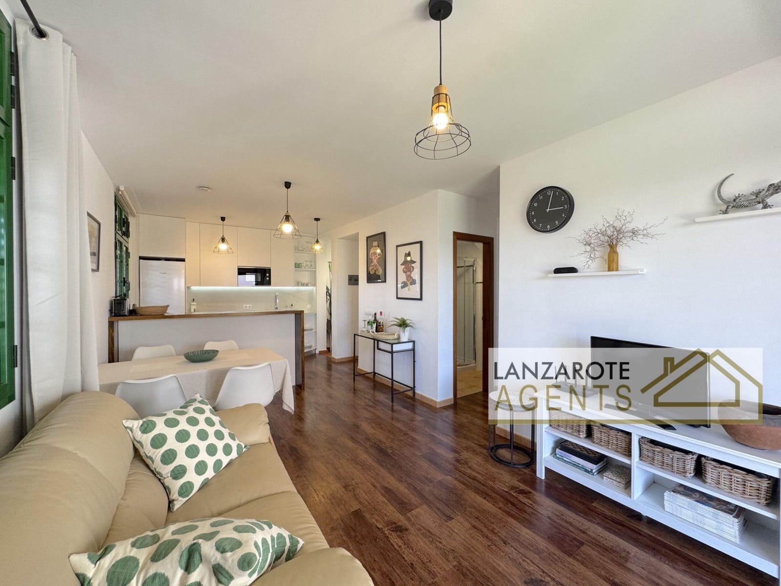 3 slaapkamer Villa te koop in Playa Blanca met zwembad garage - € 335.000 (Ref: 9885219)