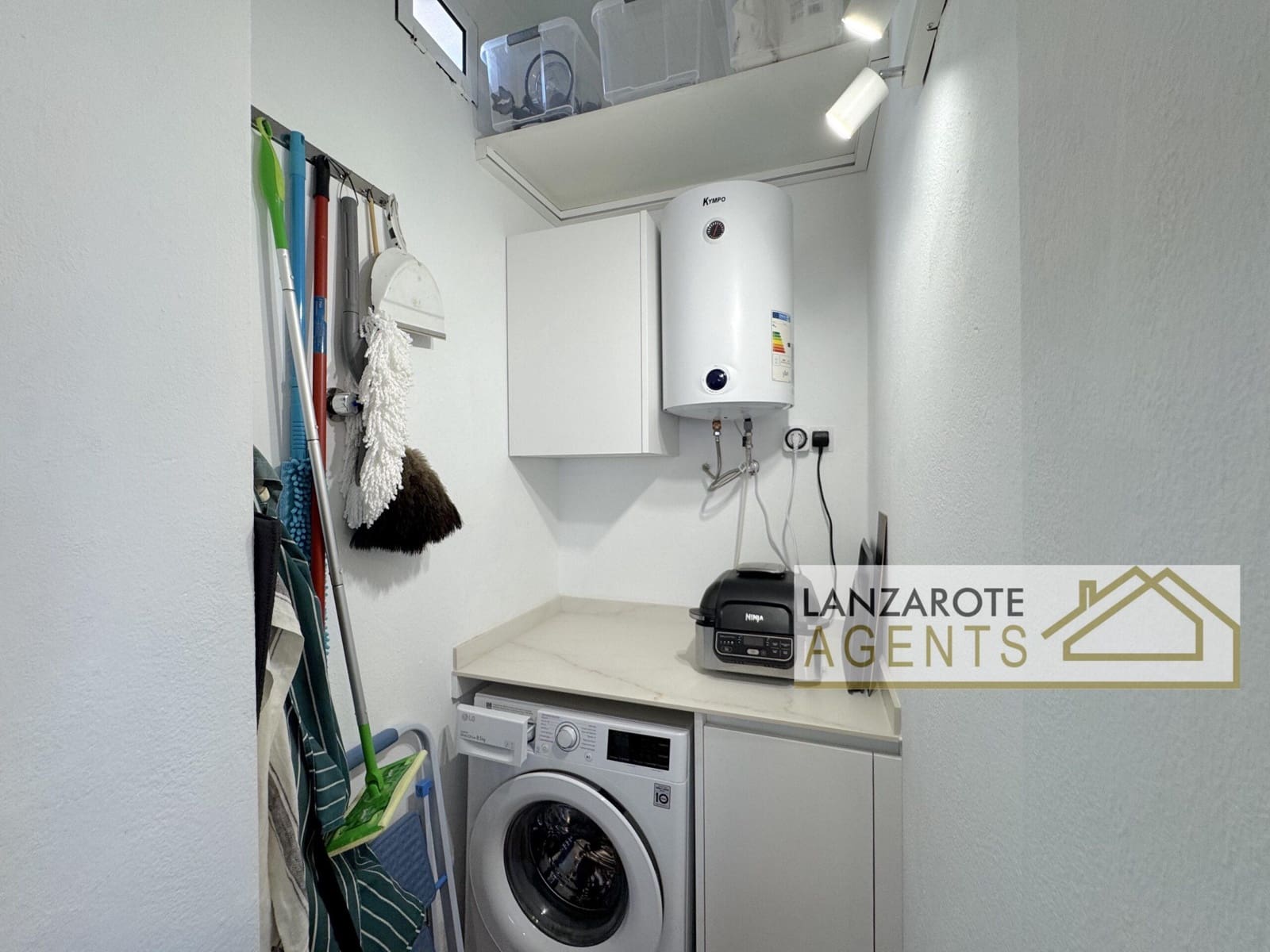 3 slaapkamer Villa te koop in Playa Blanca met zwembad garage - € 335.000 (Ref: 9885219)