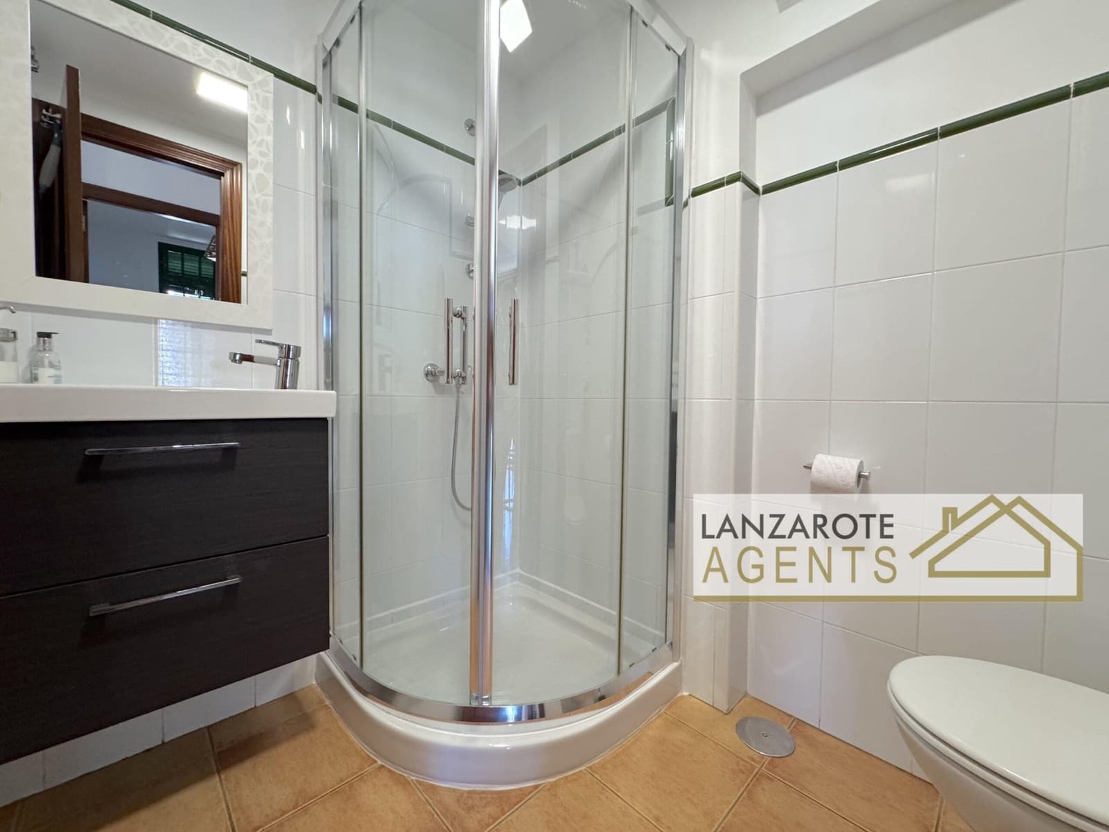 3 slaapkamer Villa te koop in Playa Blanca met zwembad garage - € 335.000 (Ref: 9885219)