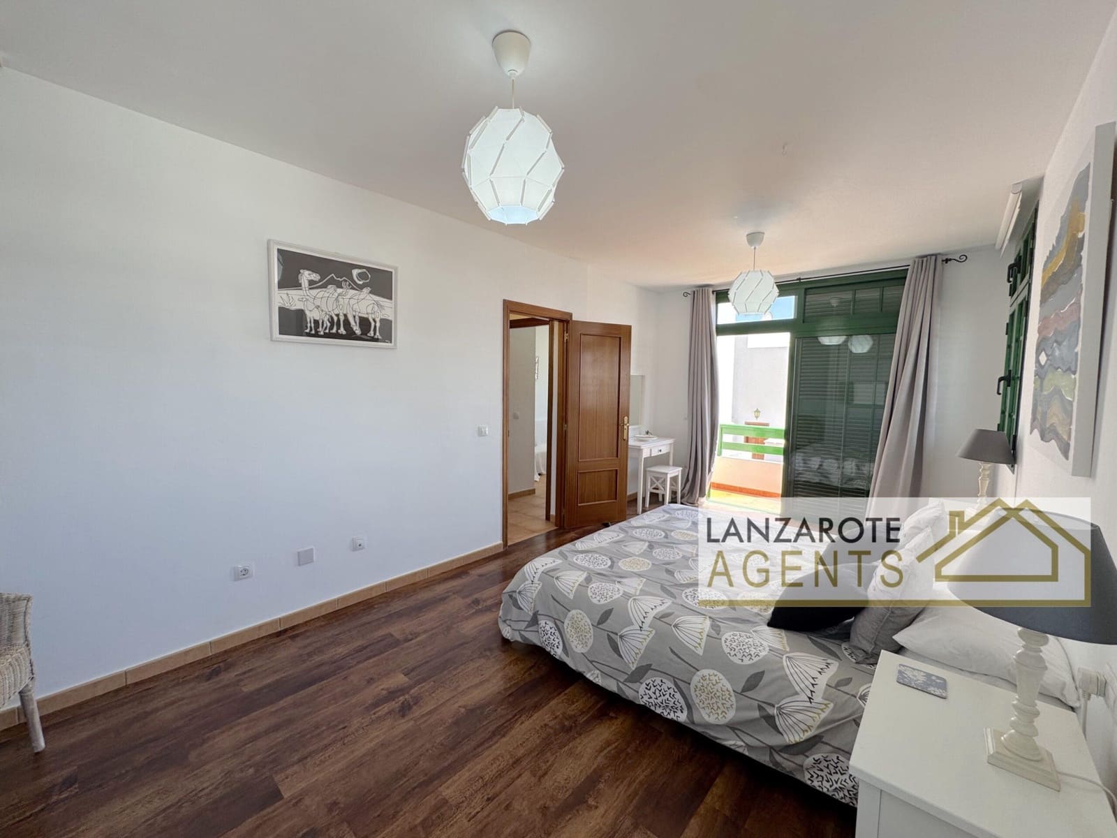 3 slaapkamer Villa te koop in Playa Blanca met zwembad garage - € 335.000 (Ref: 9885219)