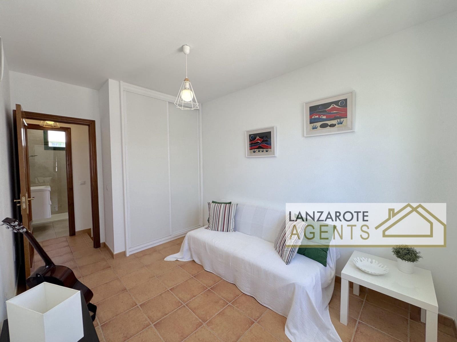 3 slaapkamer Villa te koop in Playa Blanca met zwembad garage - € 335.000 (Ref: 9885219)
