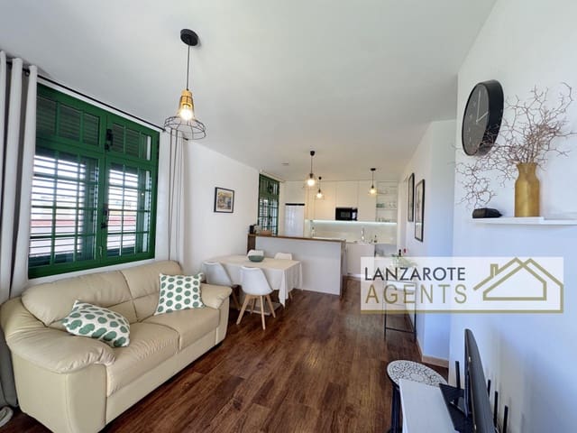3 bedroom Villa for sale in Playa Blanca, Yaiza with pool garage - € 335,000 (Ref: 9885219)