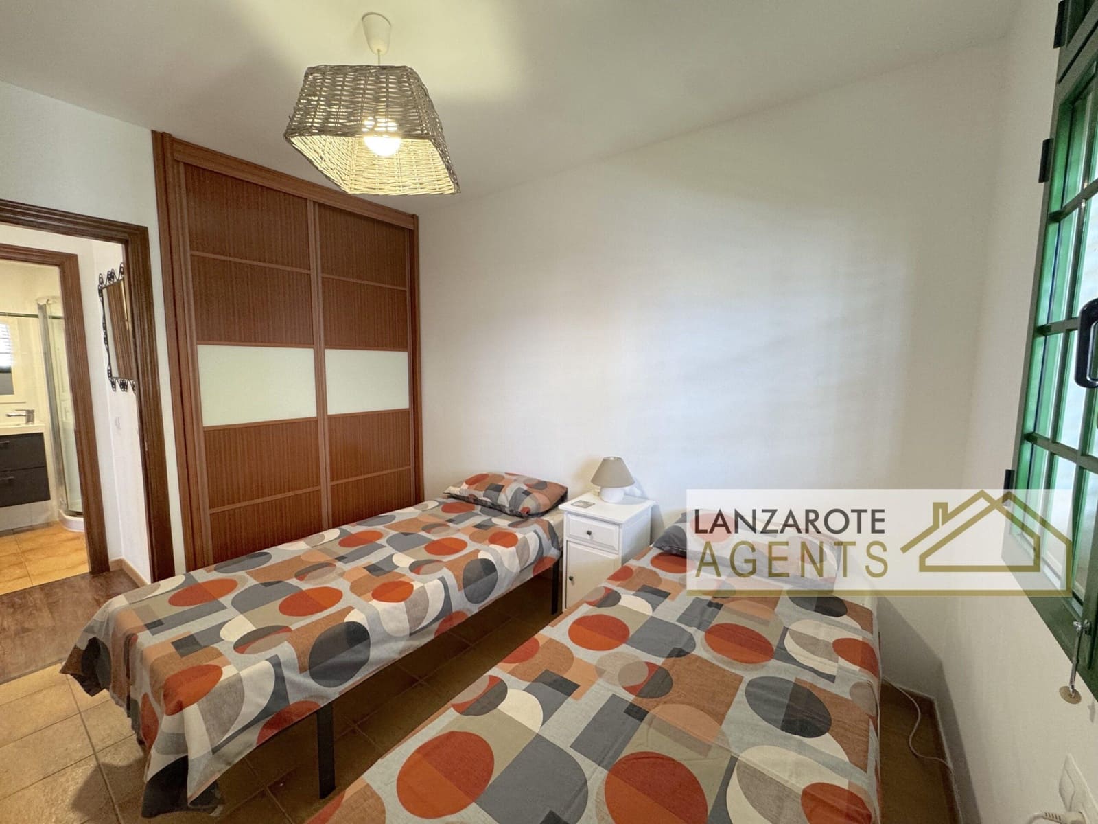 3 slaapkamer Villa te koop in Playa Blanca met zwembad garage - € 335.000 (Ref: 9885219)