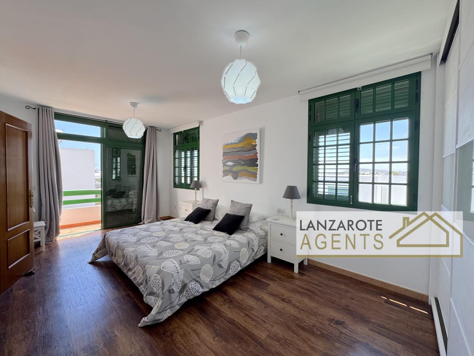 3 slaapkamer Villa te koop in Playa Blanca met zwembad garage - € 335.000 (Ref: 9885219)