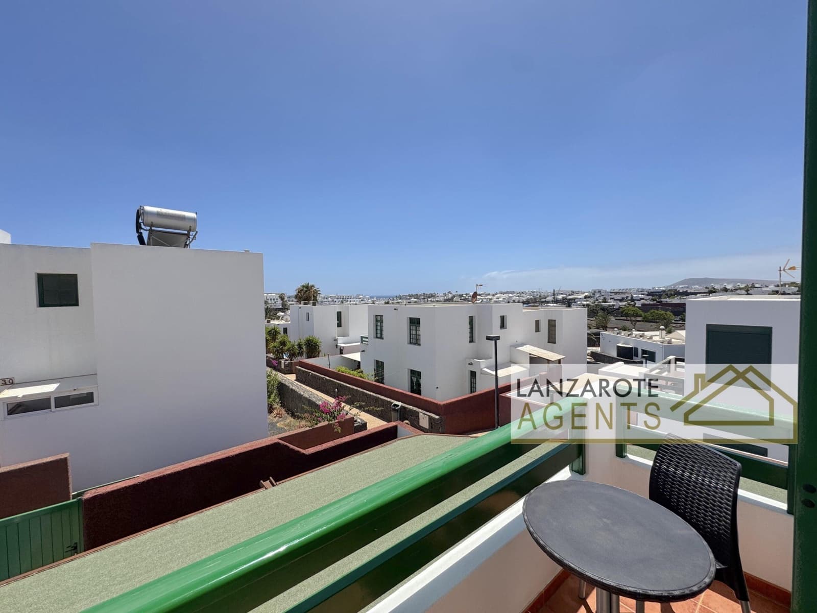 3 slaapkamer Villa te koop in Playa Blanca met zwembad garage - € 335.000 (Ref: 9885219)
