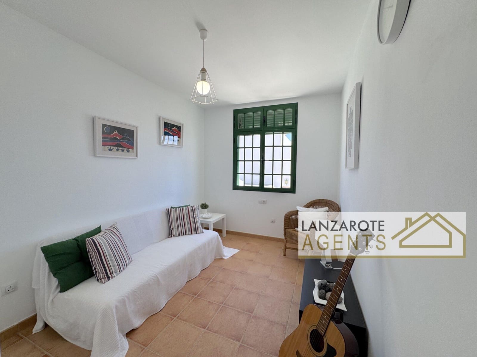 3 slaapkamer Villa te koop in Playa Blanca met zwembad garage - € 335.000 (Ref: 9885219)