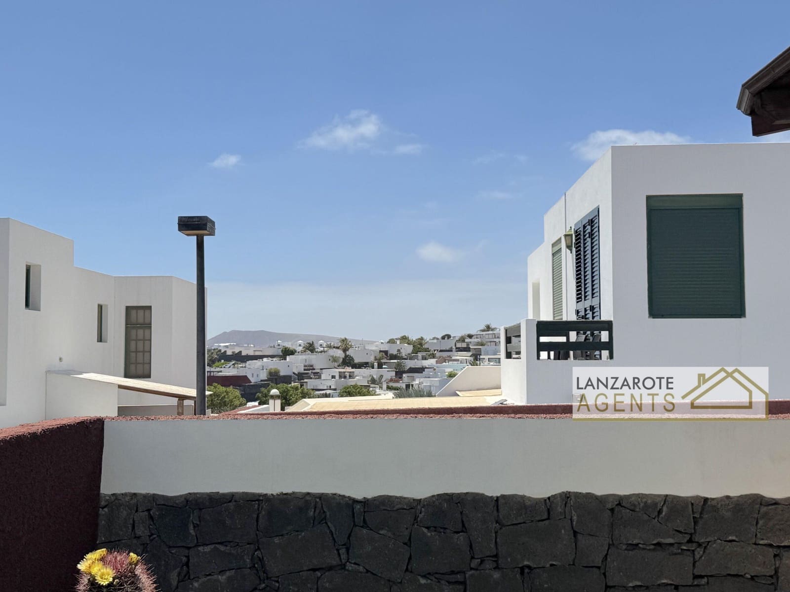 3 slaapkamer Villa te koop in Playa Blanca met zwembad garage - € 335.000 (Ref: 9885219)
