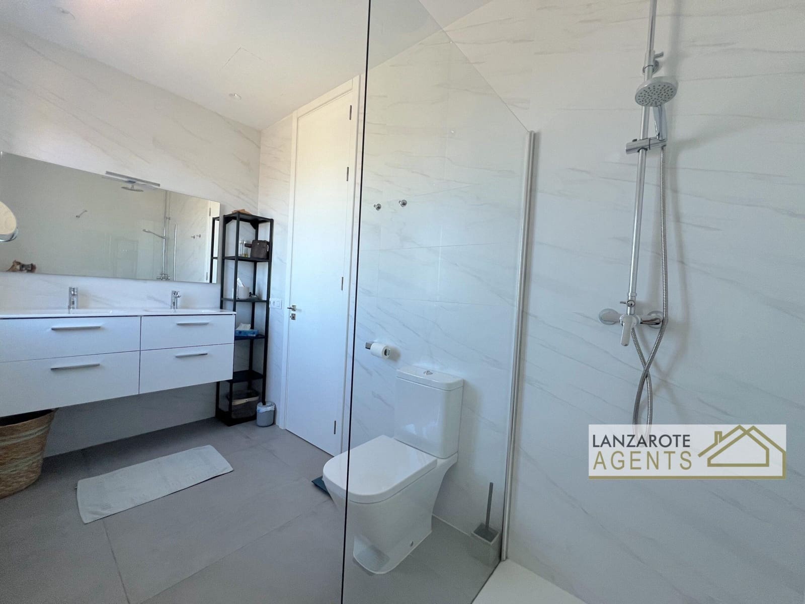 4 bedroom Villa for sale in Las Brenas - € 799,000 (Ref: 9928154)