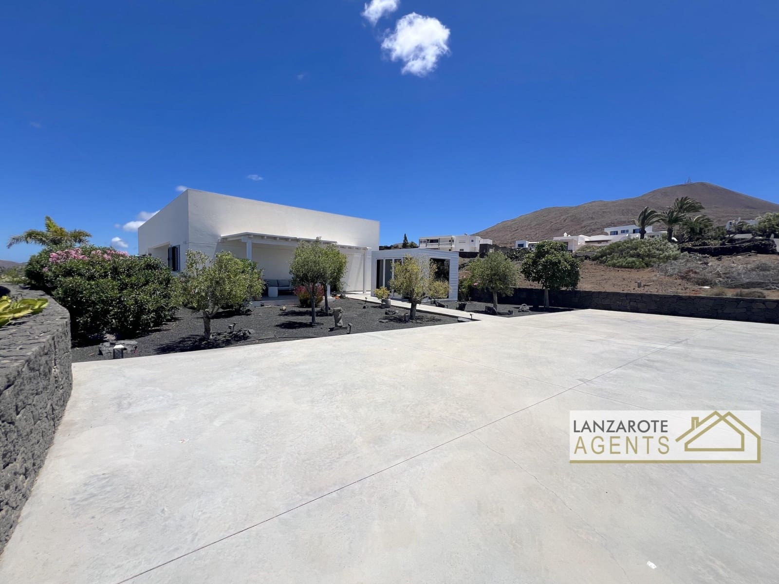 4 bedroom Villa for sale in Las Brenas - € 799,000 (Ref: 9928154)