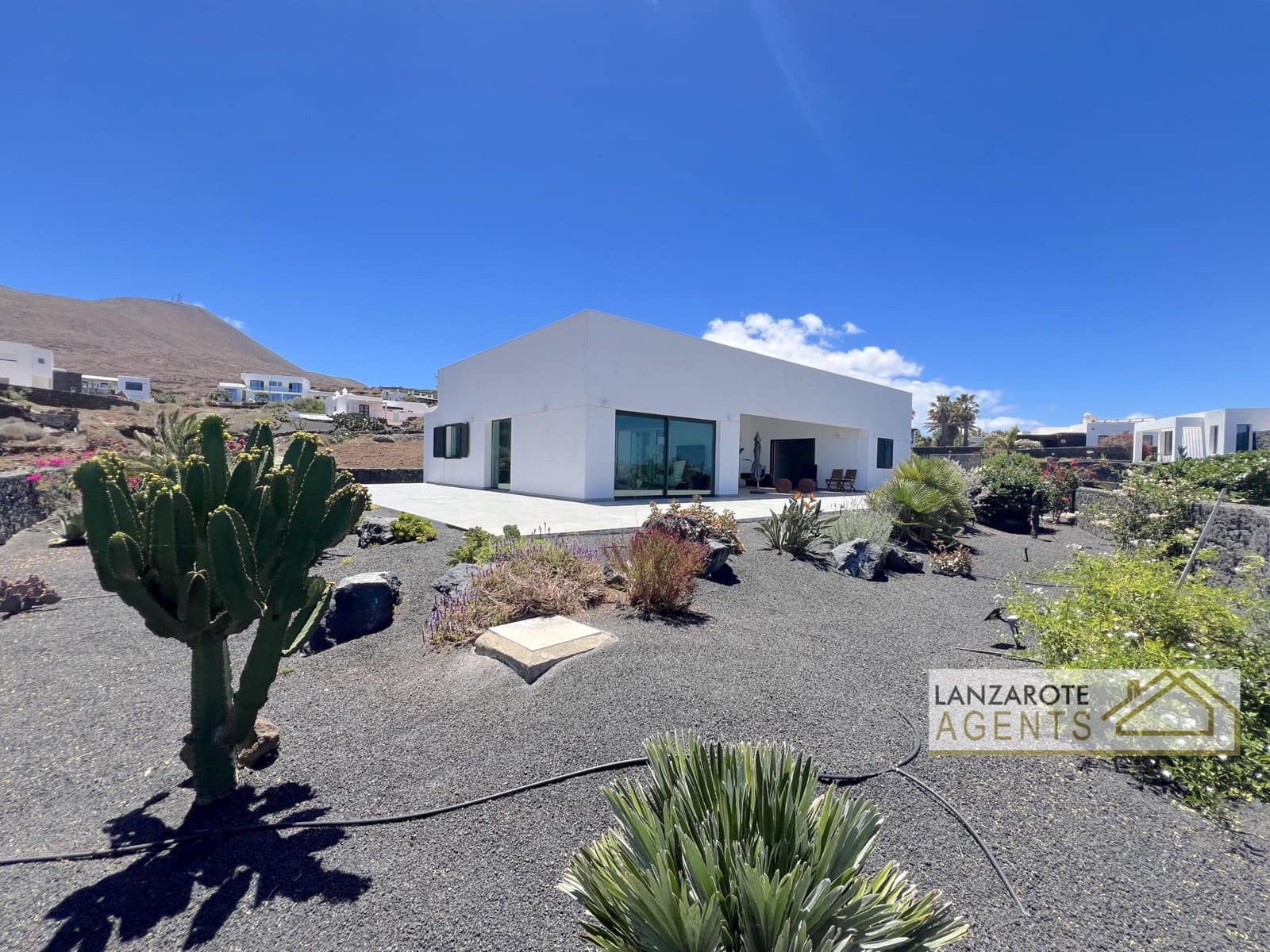 4 bedroom Villa for sale in Las Brenas - € 799,000 (Ref: 9928154)